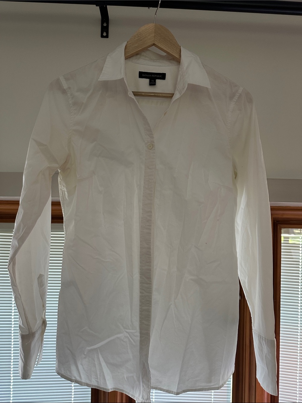 Banana Republic women’s White Long-Sleeve Button Shirt